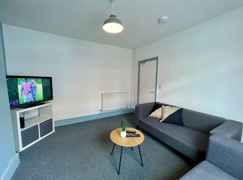 Arthur St // 2 Bed & 2 Bath // JUNE 2026 - Image 6